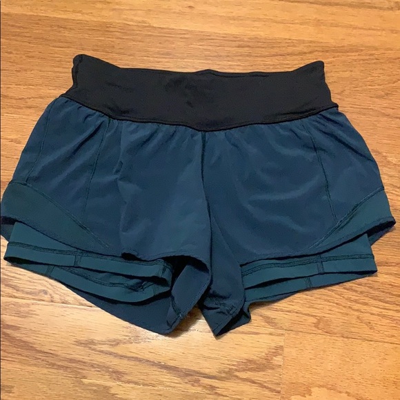 lululemon athletica Pants - Women’s size 6 Lululemon Athletica shorts
